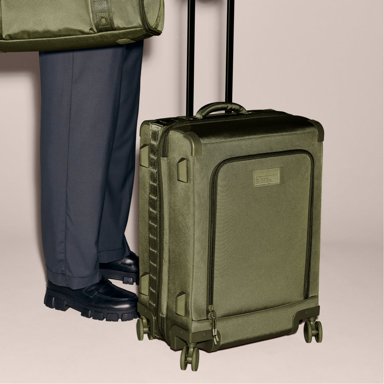 Sydney Checked Luggage in Onyx Smaller 25 inch